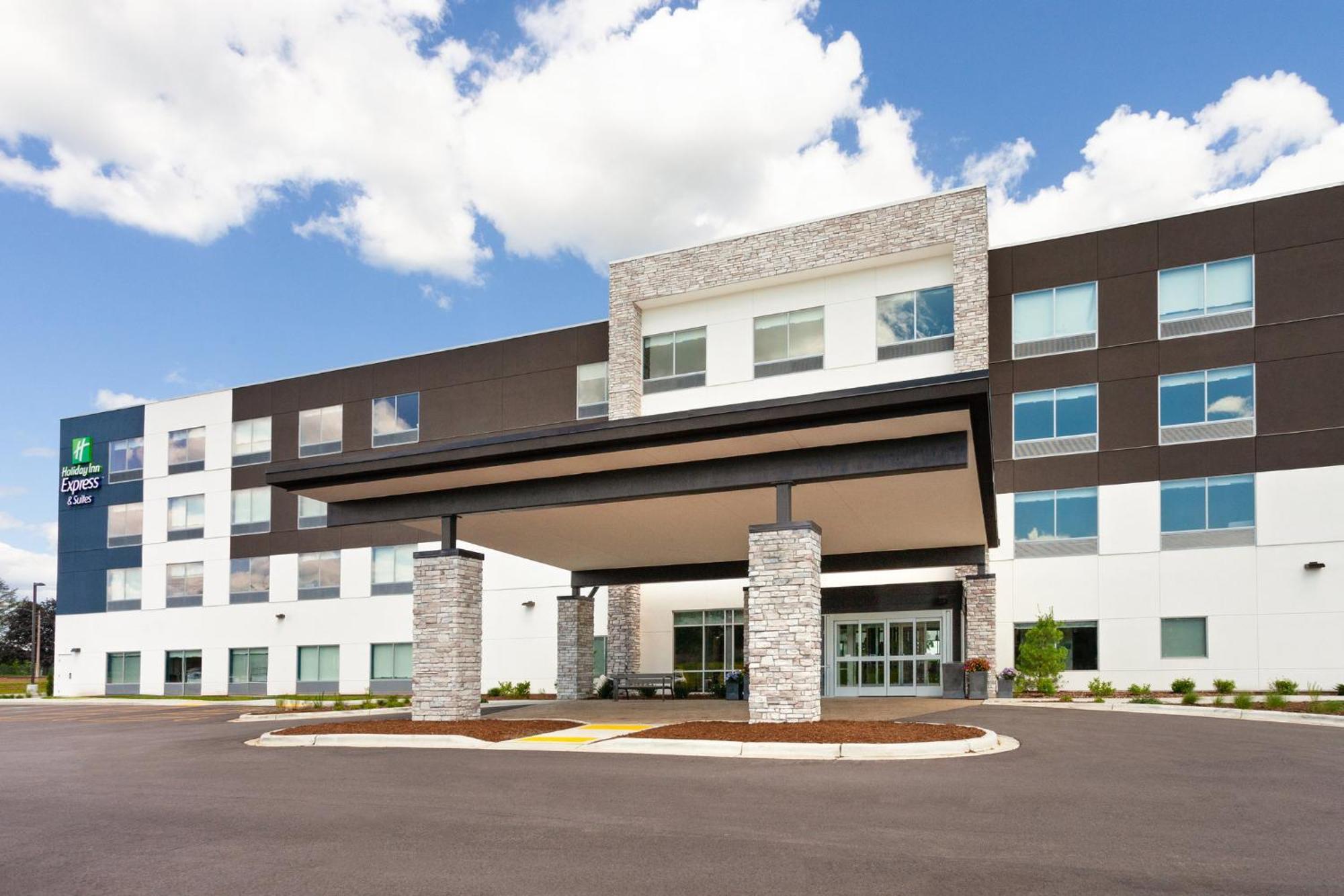 Holiday Inn Express & Suites Reedsburg - Dells Area By Ihg Dış mekan fotoğraf